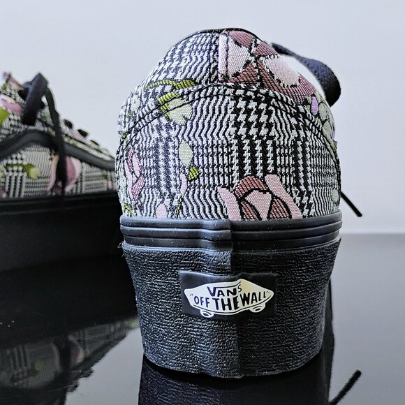 Vans Men's Old Skool Stackform/Platform Sneaker in Lovely Tapestry Floral Black - Picture 9 of 13
